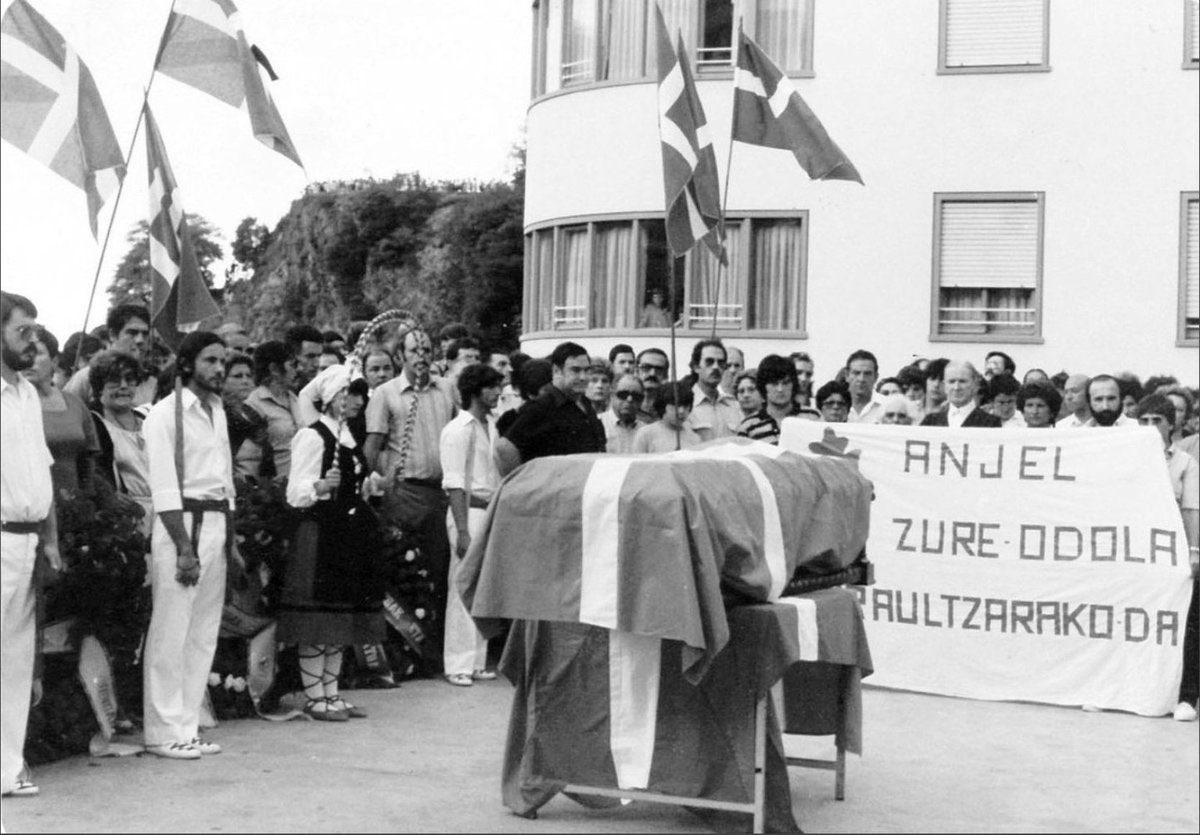 45 urte bete dira Batallon Vasco Español taldeko faxistak Angel Etxaniz militante politikoa erail zutenetik.

Gogoan ditugu askatasunaren alde hil diren militante iraultzaileak.

Iraultzak egingo die justizia.