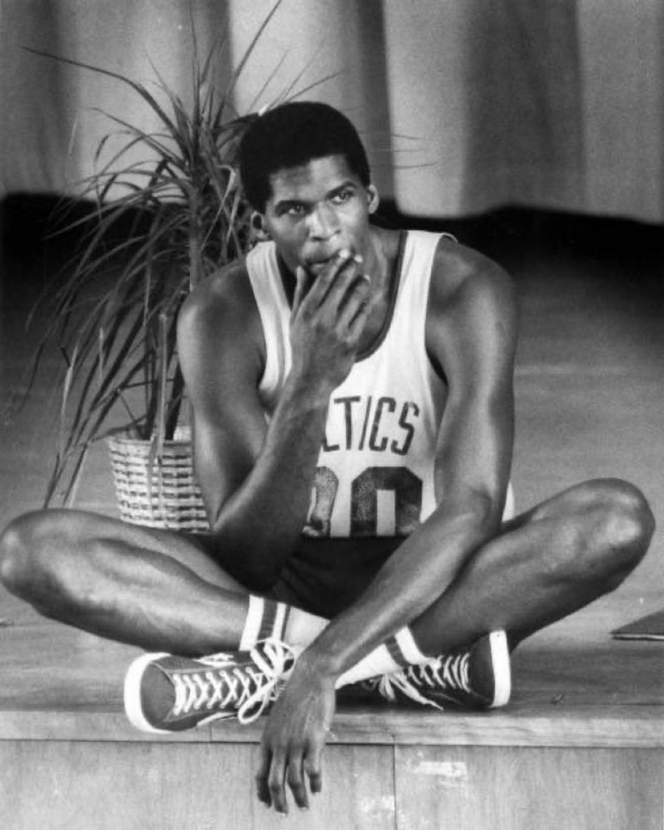 « I guess people think I'm aloof just because I don't talk much. I guess I'd think the same thing if I saw myself. » 

🗣️ Robert « The Chief » Parish

📸 : Frank O'Brien