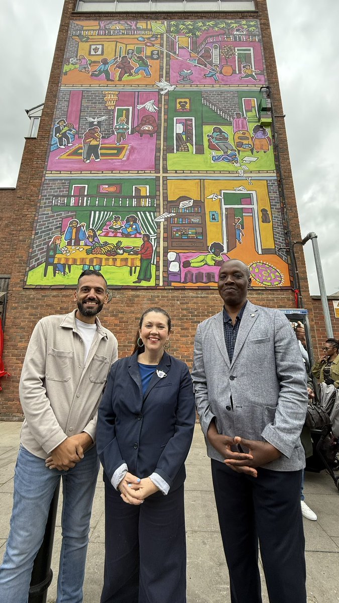 Today, #Hoxton gained more than a mural, it gained a canvas of its people, its history, and its spirit. 🎨 🕊️✨
The Hoxton Mural: At Home is a tribute to community and belonging, beautifully designed by artist Mohammed Z. Rahman in collaboration with <a href="/PEER_UK/">Peer</a>