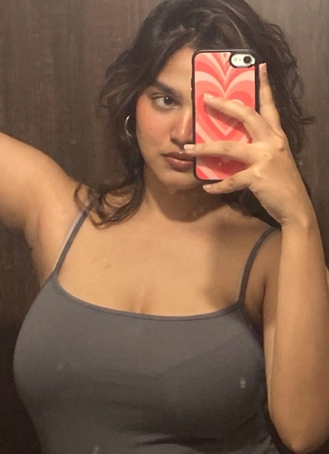 GznihBpWcAABDL-?format=jpg&name=900x900