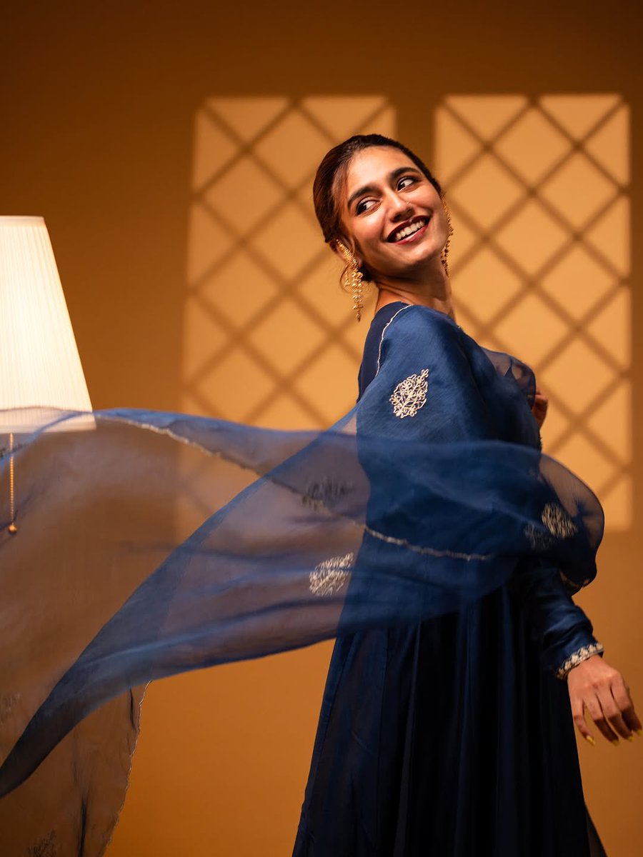 💙 Wearing: @roohofficial_ Styling: @stylewithmay_ @mayzaideh_khalid HMU: @vasan_makeupartist Shot by: @premsampaulJewellery: @crafteria_divyas Styling assistant: @alfiiyanizar Studio: <a href="/tinyturtle/">Annie</a>.media