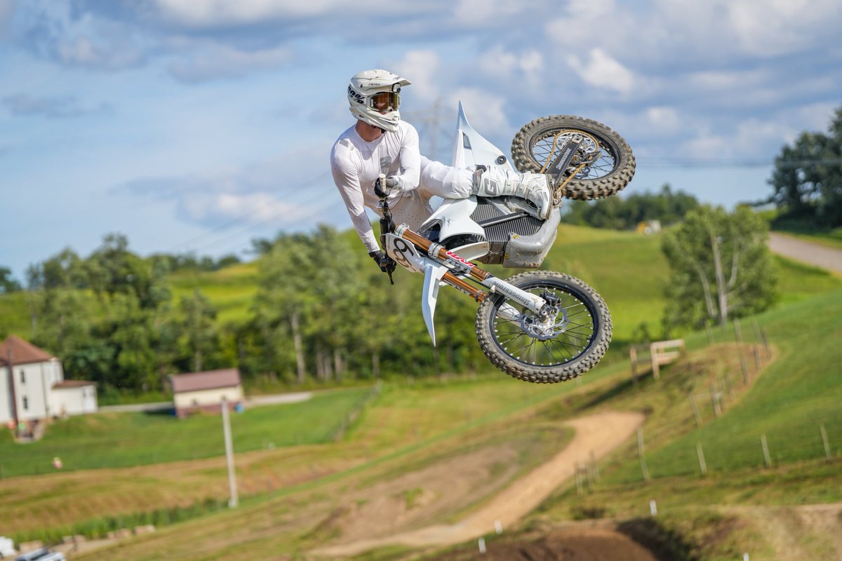 We ❤️ Red Bull @dayinthedirtouteast 

📸 @co_darr327 <a href="/racerxonline/">Racer X</a> #DITD