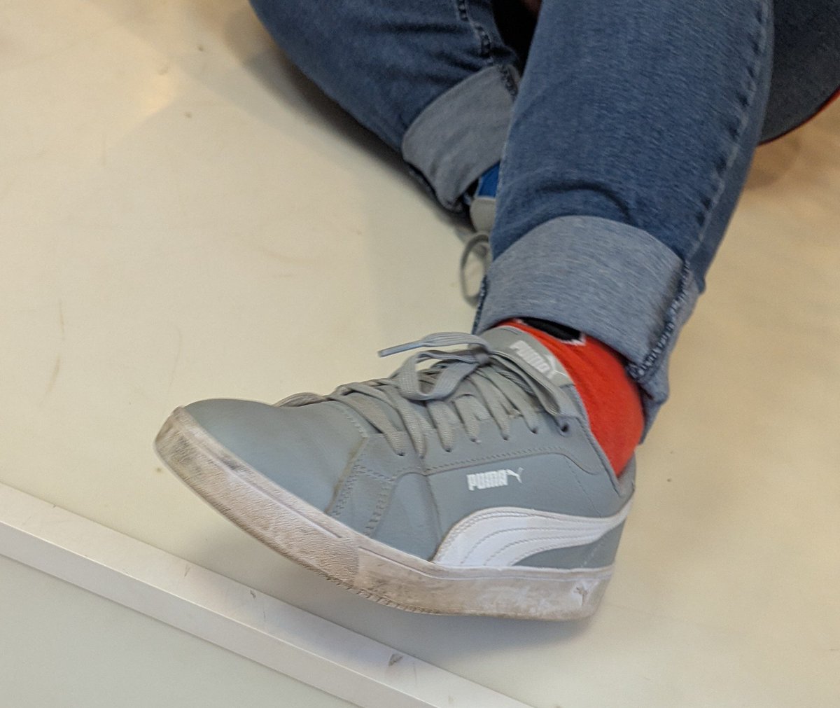 socks_sneakers's tweet photo. #Sneaker & #mismatched #socks
#socken #buntesocken #sockenfetisch #getragenesocken #dreckigesocken #sockenfüße #füße #lilasocken #socklover #cutesocks #socksfetish #dirtysocks #sockworship #coolsocks #sneakerfetish #sneakersoles https://t.co/UyqXQ8p6Ml