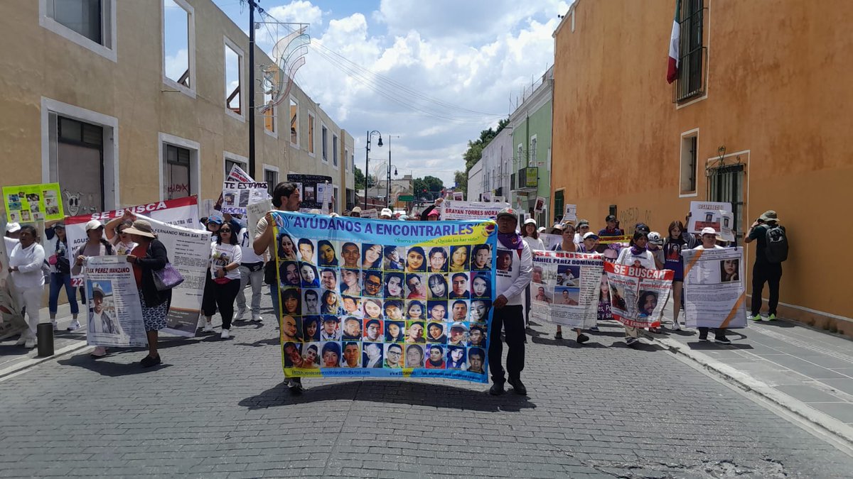 LadoB (@ladobemx) on Twitter photo <a href="/VozdelosDesapa/">Voz de los Desaparecidos en Puebla</a> <a href="/aranhera/">Aranzazú A Martínez</a> <a href="/nodho/">Nodo de Derechos Humanos</a> <a href="/CAFIS_AC/">CAFIS AC</a> <a href="/y_memorias/">Narrativas y Memorias (Técnicas Rudas)</a> La marcha de <a href="/VozdelosDesapa/">Voz de los Desaparecidos en Puebla</a> avanza hacia el zócalo de #Puebla
Foto: <a href="/aranhera/">Aranzazú A Martínez</a> <a href="/VozdelosDesapa/">Voz de los Desaparecidos en Puebla</a> <a href="/aranhera/">Aranzazú A Martínez</a> <a href="/nodho/">Nodo de Derechos Humanos</a> <a href="/CAFIS_AC/">CAFIS AC</a> <a href="/y_memorias/">Narrativas y Memorias (Técnicas Rudas)</a> La marcha de <a href="/VozdelosDesapa/">Voz de los Desaparecidos en Puebla</a> avanza hacia el zócalo de #Puebla
Foto: <a href="/aranhera/">Aranzazú A Martínez</a>
