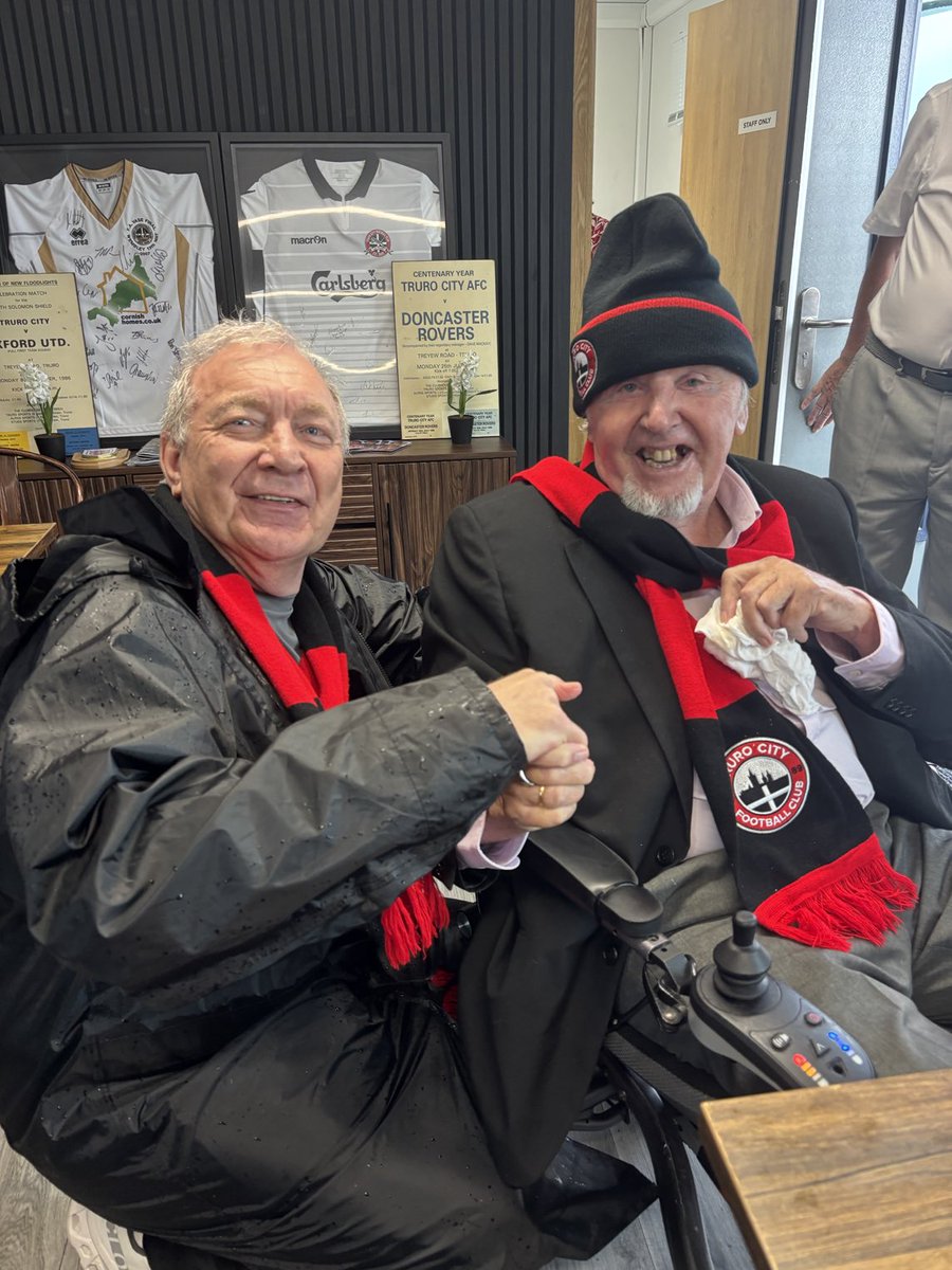 MrPeterMasters's tweet image. It was a privilege to catch up with this Sir today ⁦@TCFC_Official⁩, the journey continues #tinners