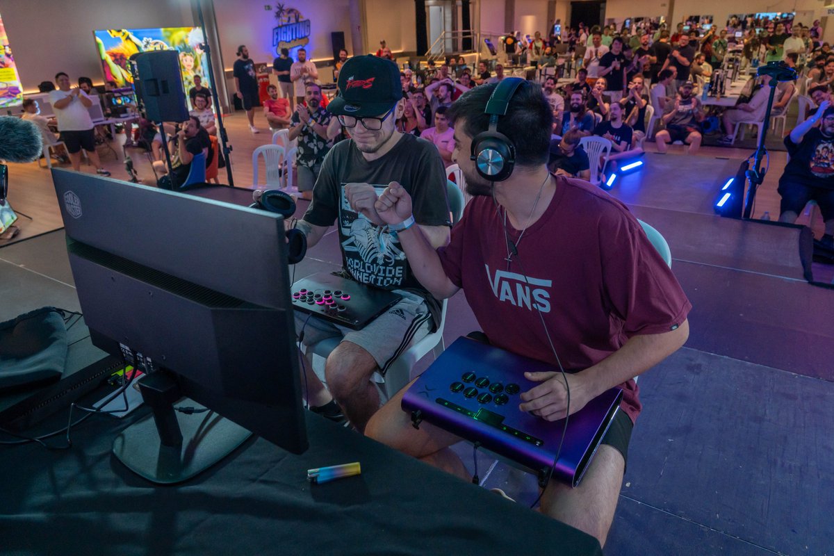 Calbu sabe cuando es importante GANAR🙌

Este ha sido el Top 3 del #MvC3 de las #FGCHolidays25 🏆

🥇 <a href="/Calbu1993/">KwK | Calbu</a> 
🥈 <a href="/joanlopez_1/">joan lopez</a>
🥉 <a href="/GuilleZakf20/">Zakf20</a> 

Calbu se ha llevado un pad <a href="/RazerES/">R Λ Z Ξ R 🇪🇸</a> Wolverine V2 Pro para PS5, unos auriculares y una figura 1/6 de Dr. Doom de Knockout Creations