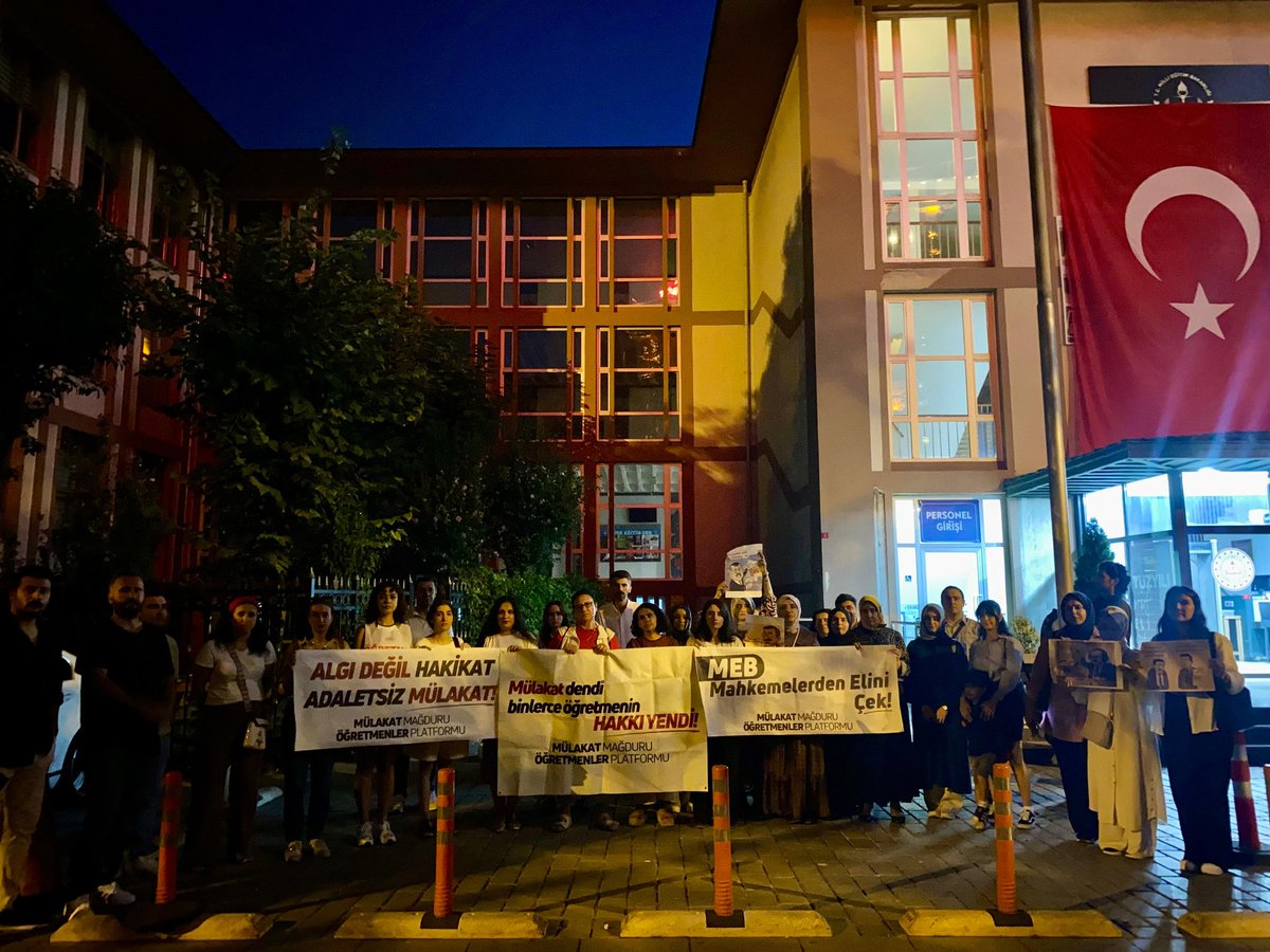 Hakkımız olan atamayı alıncaya kadar durmayacağız demiştik.
Ve biz buradayız! ✊

Mücadele dersini öğretmenler veriyor❗
#İstanbul300GünMülakatNöbeti