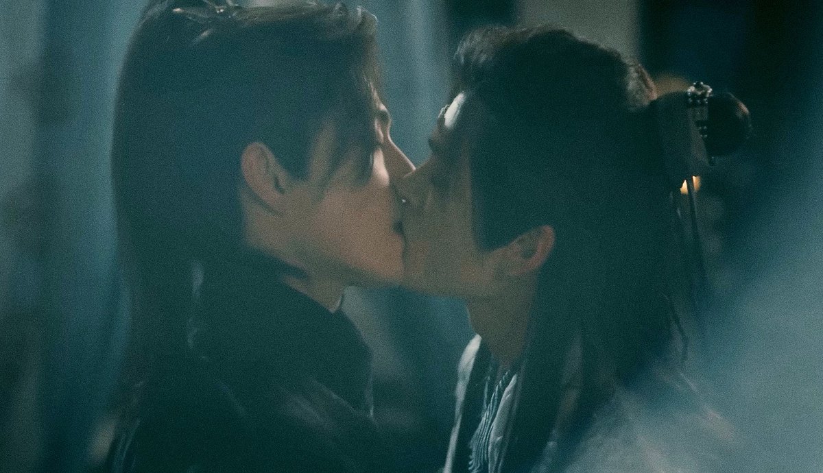 watching actual kisses in an ancient danmei adaptation in this economy is like crack cocaine to me

#KillToLove