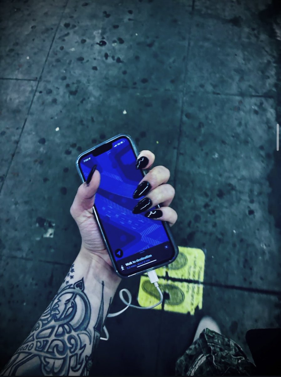 loadingimage_1's tweet image. don’t go, i need someone to hold- 
like the snow, fall on me so slow