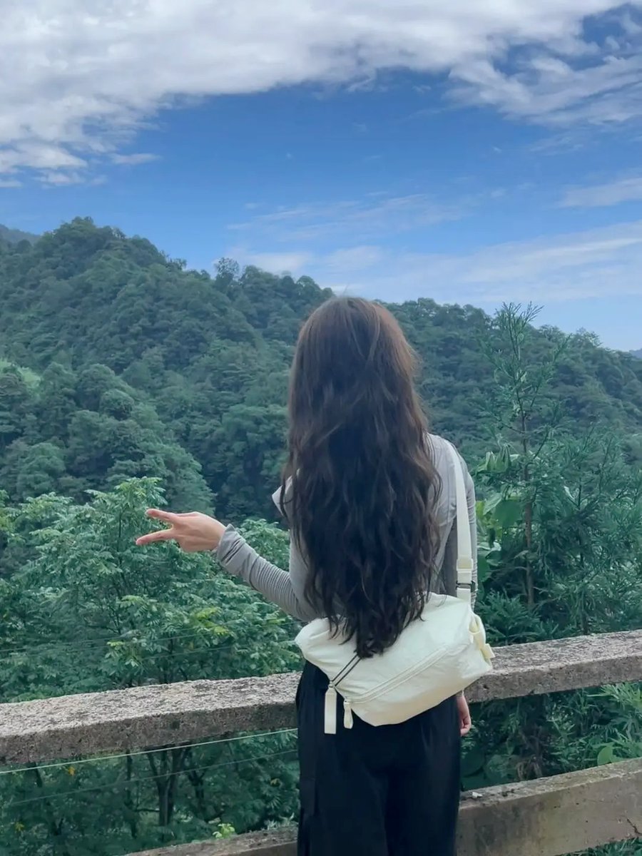 halisumar's tweet image. Hiking is the answer, who cares what the question is🍃🌳