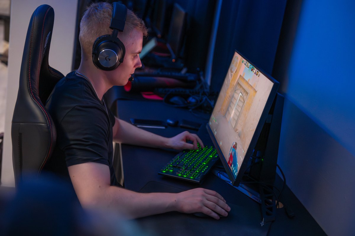 👀Joukkueen bootcamp käynnissä🔵

<a href="/Aralekki/">Aleksi</a> <a href="/fyyzion/">Henri Viljola</a> <a href="/vitunnexo/">Nexo𒉭</a> <a href="/AnttiVuorela_CS/">An7za</a> <a href="/razzerscs/">razze</a> 

#esportsfi #PELIÄ