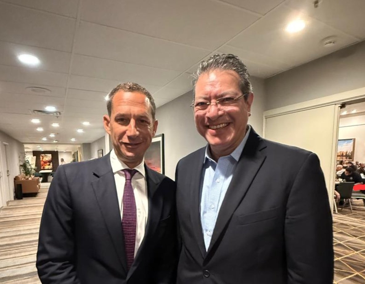 Un gusto coincidir con el Alcalde <a href="/DanielLurie/">Daniel Lurie 丹尼爾·羅偉</a> en el desayuno previo al Día del Trabajo del San Francisco Labor Council. Espero trabajar con él y su extraordinario equipo para apoyar a la comunidad mexicana en esta vibrante y hermosa ciudad de San Francisco. <a href="/ConsulmexSFO/">Consulado Mexico SF</a>