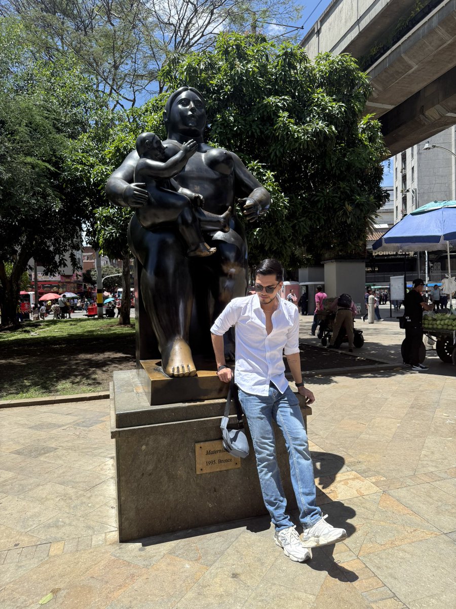 AL97RG's tweet image. Alto y guapo, que chulada, los más lindos ojos tapatillos 💖