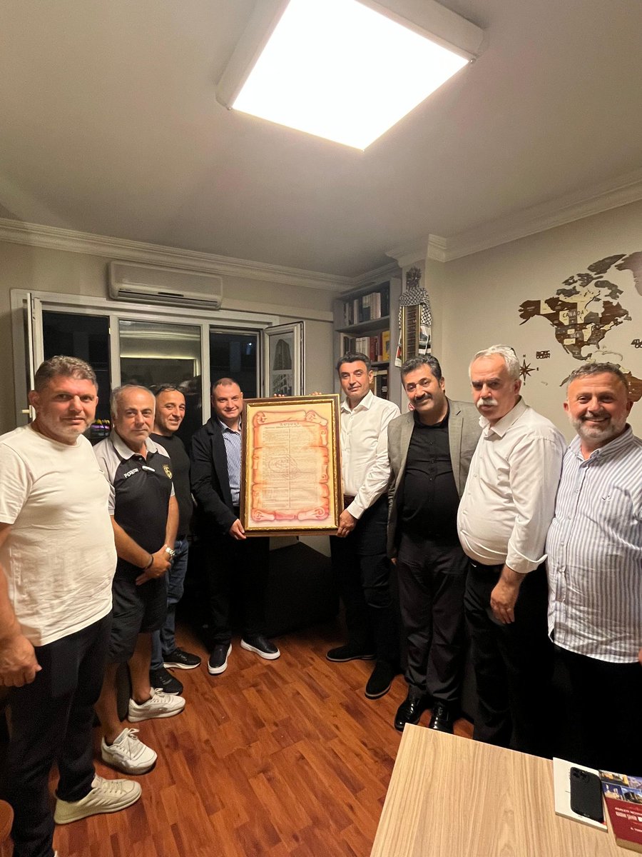 Kaymakamımız Yüksel KARA, Kağıthane Yeşilay Şube Başkanı Niyazi ERTUĞRUL ve Kağıthane Bayburtlular Platformu’na iade-i ziyarette bulundu.

Kaymakamımız misafirperverliği için kendilerine teşekkür ederek çalışmalarında kolaylıklar diledi.