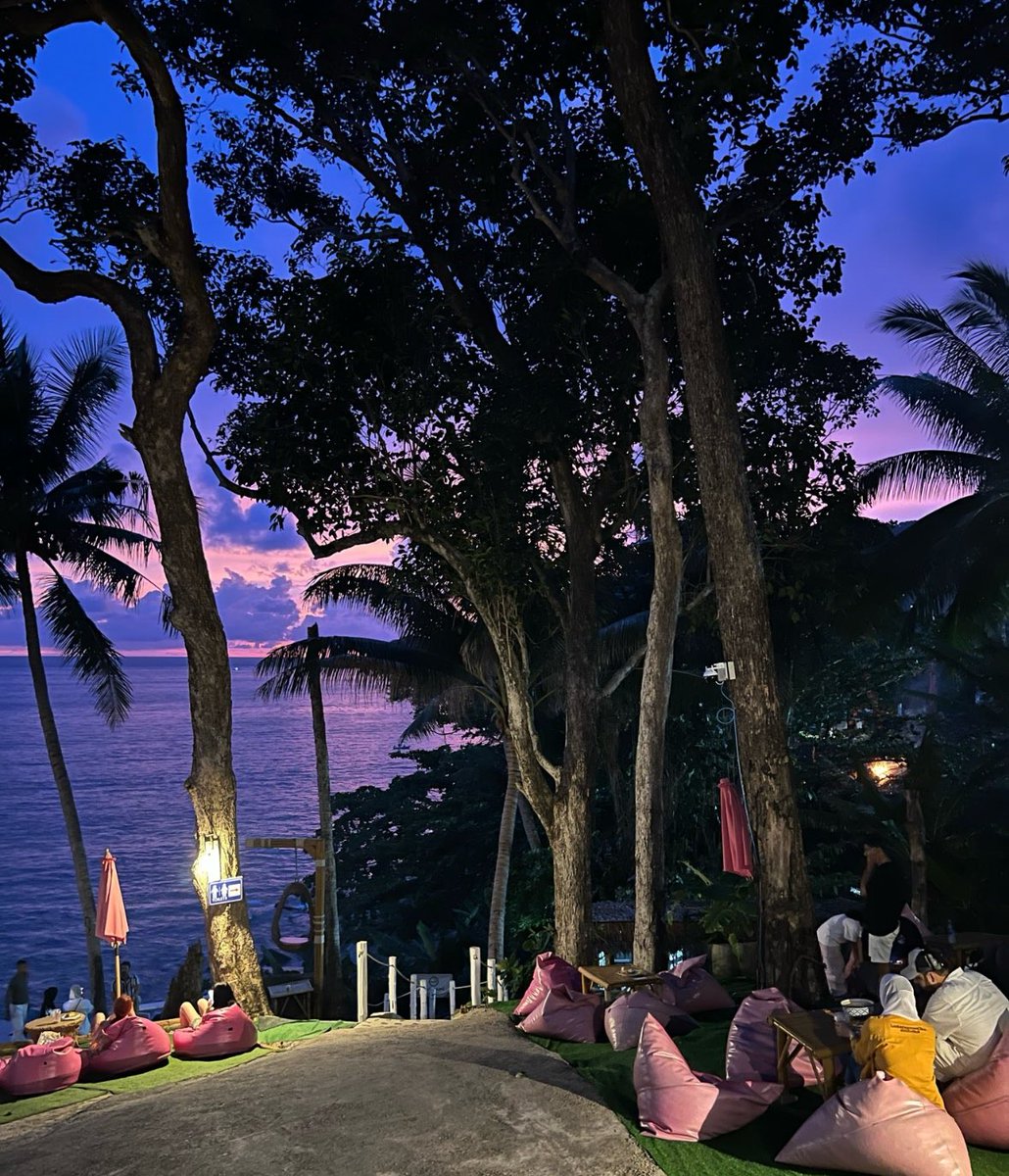 Maraamds's tweet photo. Phuket sunsets hit different! 🌅🌊🌴 https://t.co/Nukj6AhZHk