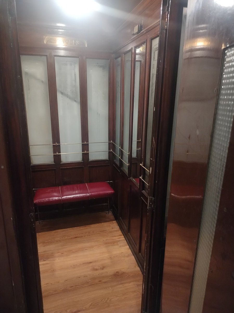 Bu ne güzel asansör. Tam post atmalık.