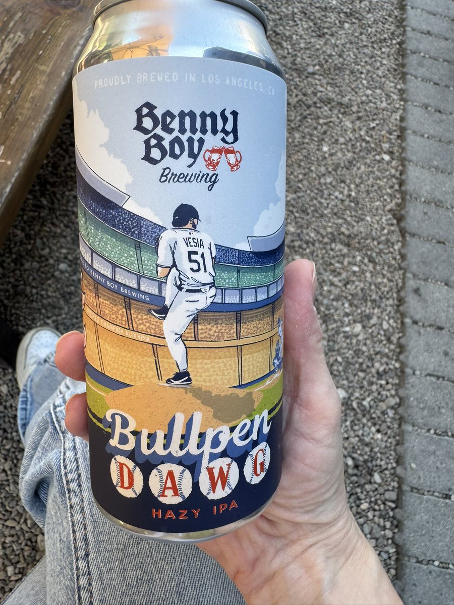 The Vesias are the sweetest! Thank you to Benny Boy Brewing and congrats on the new Bullpen Dawg Hazy IPA 🍻⚾️