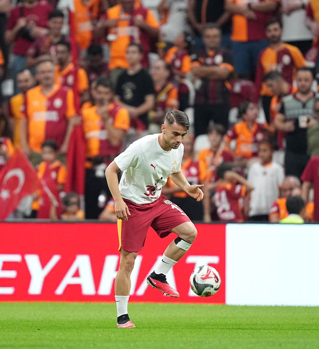 GalatasaraySK's tweet image. 📸 Karşılaşma öncesinde ısınmadayız!

🇹🇷 #30Ağustos

@Arkham | #GSvRİZ