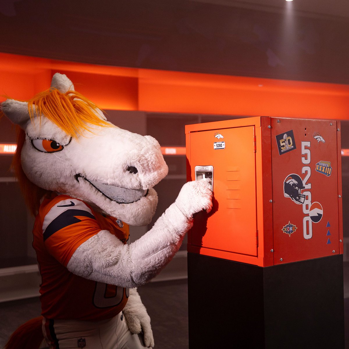 Miles (@5280miles) on Twitter photo Found a Mile High Collection Locker full of essentials for <a href="/Broncos/">Denver Broncos</a> football season 👀
Enter for your chance to win it » buff.ly/QjF9Zsi Found a Mile High Collection Locker full of essentials for <a href="/Broncos/">Denver Broncos</a> football season 👀
Enter for your chance to win it » buff.ly/QjF9Zsi