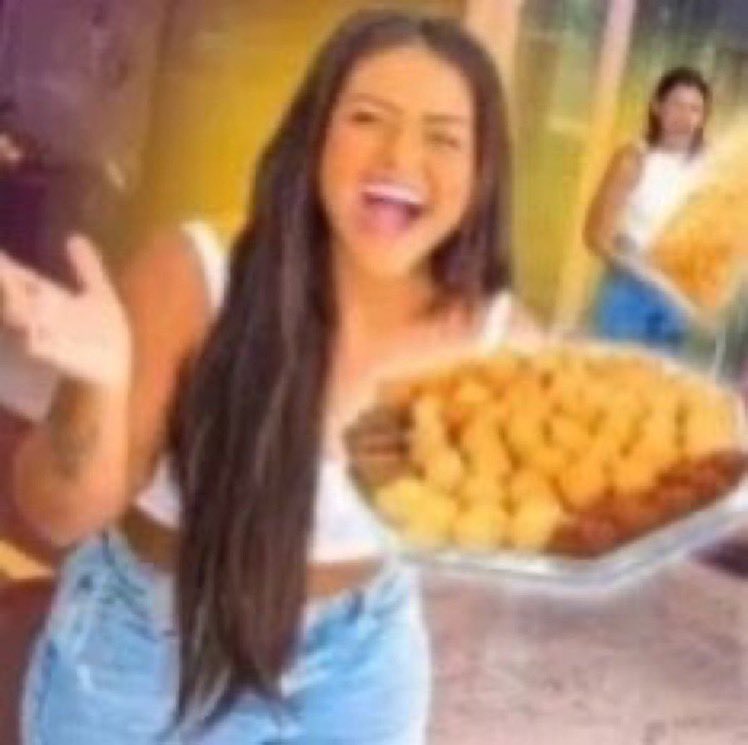 Opinião Impopular: 
A Leona é uma das poucas bonecas desse jogo que não me incomoda ter várias lendárias a cada 2 ou 3 anos. Ela tem conteúdo e conceito. A surra na ****.