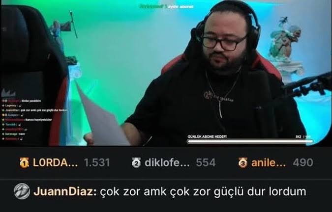 koreli bebek atan kızla konuşmak