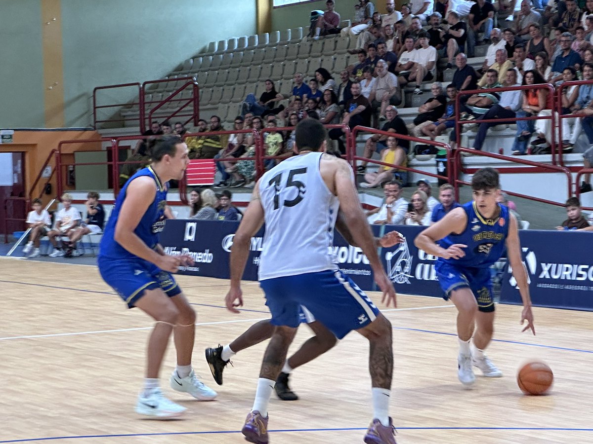 Aircargobooking Ourense (@cobsad) on Twitter photo 📍 Primeiro test da pretempada superado. Seguimos collendo ritmo e preparando o camiño para chegar en plena forma ao inicio da liga 💪🔵🟡
🙏 Grazas ao Concello do Pereiro e á <a href="/DeputacionOU/">Deputación de Ourense</a> por cedernos o pavillón estes días e por acoller a súa inauguración co noso equipo.
🙌 📍 Primeiro test da pretempada superado. Seguimos collendo ritmo e preparando o camiño para chegar en plena forma ao inicio da liga 💪🔵🟡
🙏 Grazas ao Concello do Pereiro e á <a href="/DeputacionOU/">Deputación de Ourense</a> por cedernos o pavillón estes días e por acoller a súa inauguración co noso equipo.
🙌