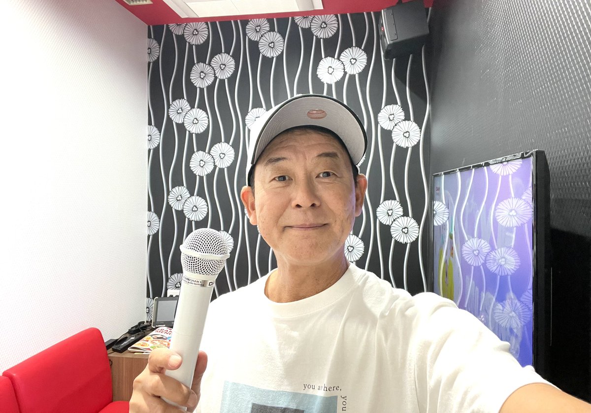 【人生初】大切な要件の待ち合わせ場所が…なんと「カラオケボックス」30分早く着いたので人生で初めて…自分で手続きをしてボックスの中へ。相手が来るまで「佐野元春」や「南佳孝」を歌うが…やっぱり「ひとりで歌ってもつまらない」聞いてくれる人がいてこその「歌」なのね！を実感。