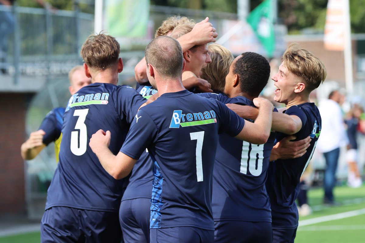 Sportclub Genemuiden wint in slotfase met 3-2 bij Eemdijk. Lees nu het verslag en bekijk de wedstrijd in foto's. tinyurl.com/4de3kdtj