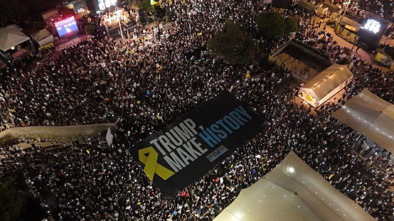 Awakeningmedia1's tweet image. 🚨Tens of thousands in Tel Aviv protest Israel’s war on Gaza, demanding an end to attacks and a prisoner exchange. Even inside Israel, citizens are rejecting the violence against innocent Palestinians. #EndIsraeliAggression #FreePalestine
