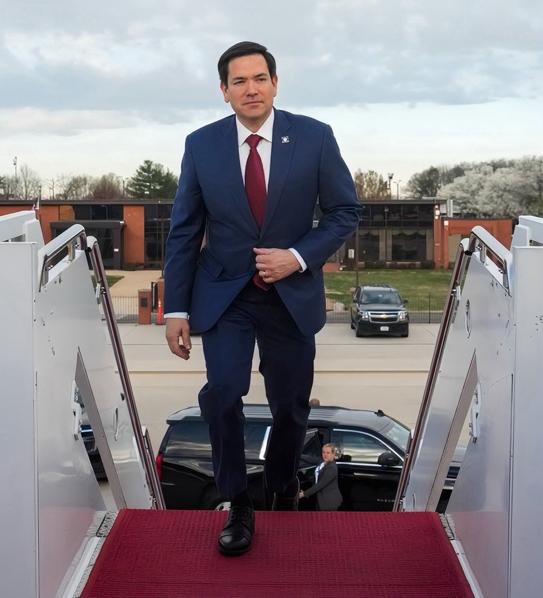 Levante la mano ✋ si crees que Marco Rubio es por lejos, el mejor Secretario de Estado, que Estados Unidos haya tenido jamás y un gran amigo de la libertad de Cuba, Venezuela y Nicaragua 🇻🇪🇺🇸.