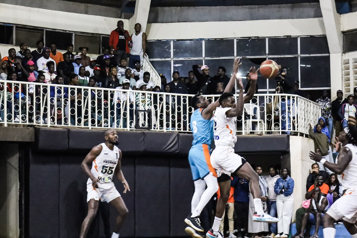 Taylor Ongwae in full swing for Nairobi City Thunder 🔥 making plays and keeping the pressure on as they battle Umoja in this semi-final clash. #domoresports #kenyabasketball #semifinals