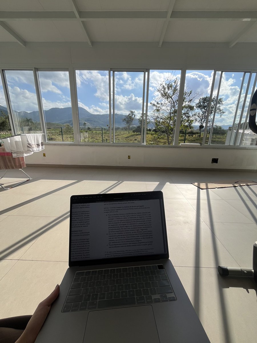 thgrades's tweet image. voltei aqui so pra mostrar pra vcs a minha vista tendo que estudar sabado