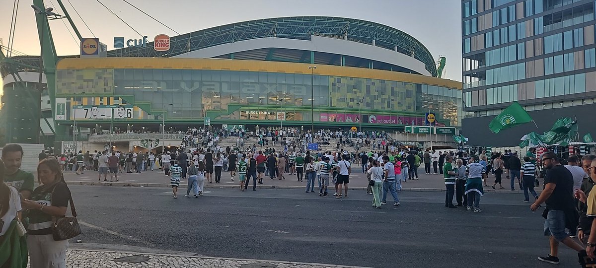 Digga ich wollte nur zu Burger King, 5000 Kurden stehen auf, wer will mich verarschen, welches Fußballteam spielt heute meine Fresse