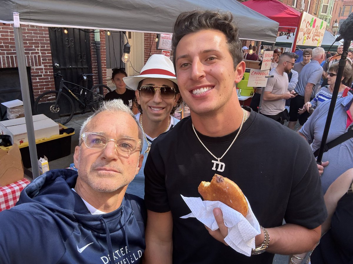 StephenPass's tweet image. Saturday at St Anthony’s Feast is always the best day of the year! Especially when Tommy DeVito shows up to bang out a Nutella Bombaloni with the Nutella Fellas @stanthonysfeast.com @tommydevito @seanstellato 
#stanthonysfeast