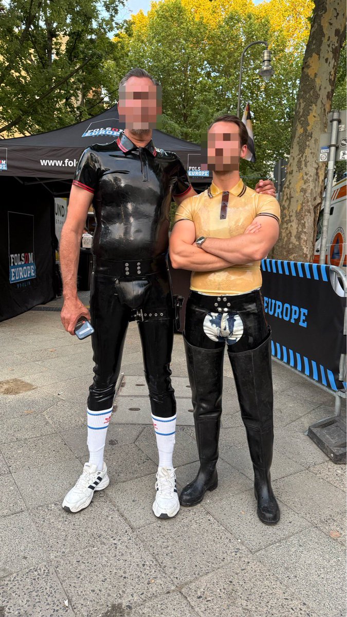 ScAntwerp's tweet image. #folsomstreetfair done! Now off to the hotel go destroy my and my husbands hole. Oink. 

#fistpigs #rubberpigs #rubberfuckers