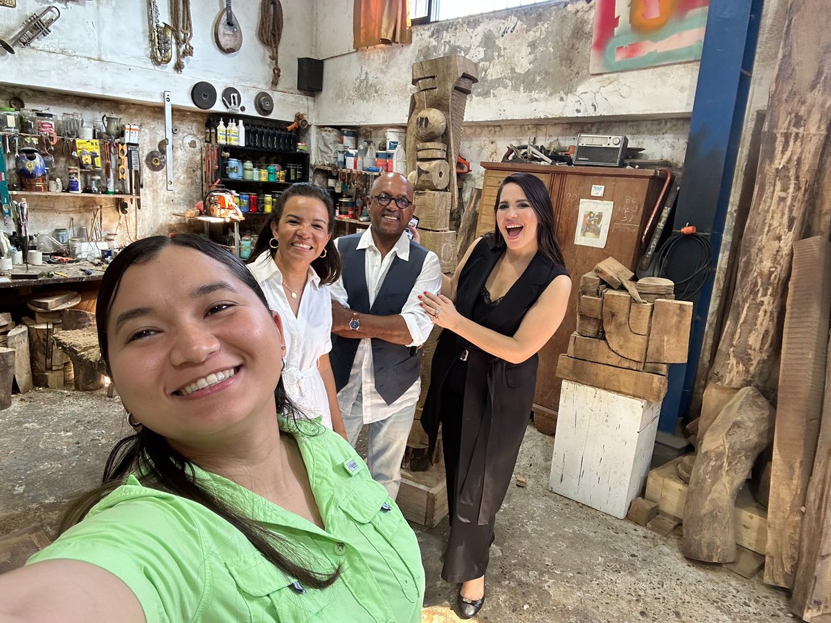Qué sábado tan hermoso. Conectando con nuestra identidad de la mano de un gran artista dominicano, un ser humano cuya nobleza, humildad y extraordinaria calidad humana lo engrandecen aún más.

Hoy tuve el privilegio de adentrarme en el universo del maestro Juan Trinidad, escultor