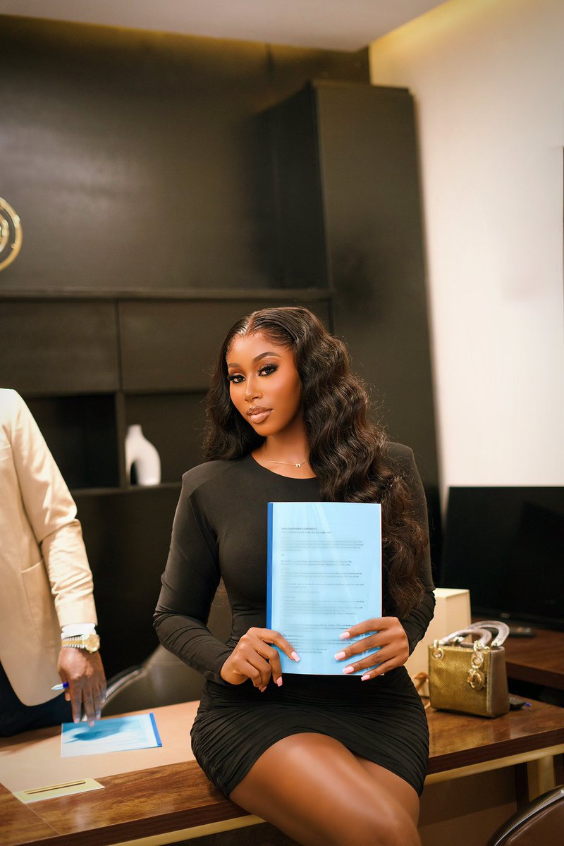 nellymbonu_'s tweet image. It’s official! 
So excited to join the Royal Hair family as their new Ambassador. This journey is only just beginning