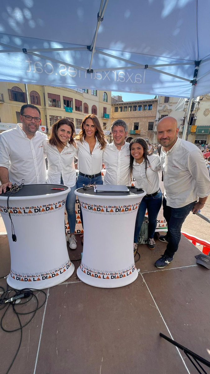 El carinyo que ens heu fet arribar avui seguint la transmissió de #castellenxarxa durant 5 hores no ho oblidarem.
Heu seguit! Hem seguit! Seguirem!
Sou enormes!
US ESTIMEM!!!!!