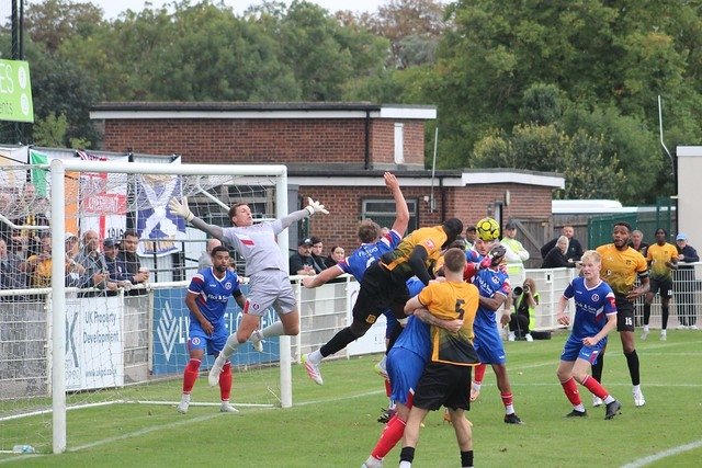 LocalBusDriver's tweet image. Out of the @EmiratesFACup as @IsthmianLeague Prem Division @cheshuntfcscore lose 2-1 at home to @SouthernLeague1 side @leistonfc  who go into the hat for Mondays draw. A few photos 📸 now on Flickr..flickr.com/gp/localbusdri…