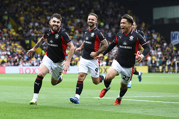 Arg_Saints's tweet photo. Still: “Cuando tenemos el control, necesitamos aprender a liquidar un partido por completo y sentenciarlo, o ser capaces de ver las cosas con claridad y mantener la concentración durante 97 minutos, para convertir estos puntos y actuaciones en algo más sólido”.
#SaintsFC https://t.co/6QFN1bueYa