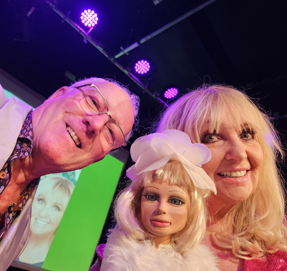 Who's coming to the @ForestArtsNM show tonight? <a href="/Dee_Anderson/">Dee Anderson</a> and Lady P can't wait. Neither can I. <a href="/MistyMoonEvents/">Misty Moon</a>

The countdown begins....5 #thunderbirdsarego