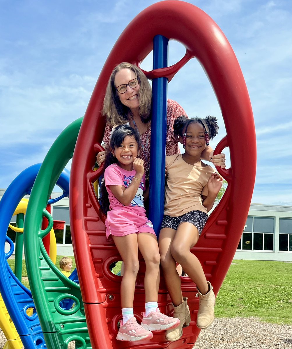 mlchenot's tweet image. This week we had great daily writing moments, the high school made us a robot table and fun on the playground! #EveryStudentEveryDay