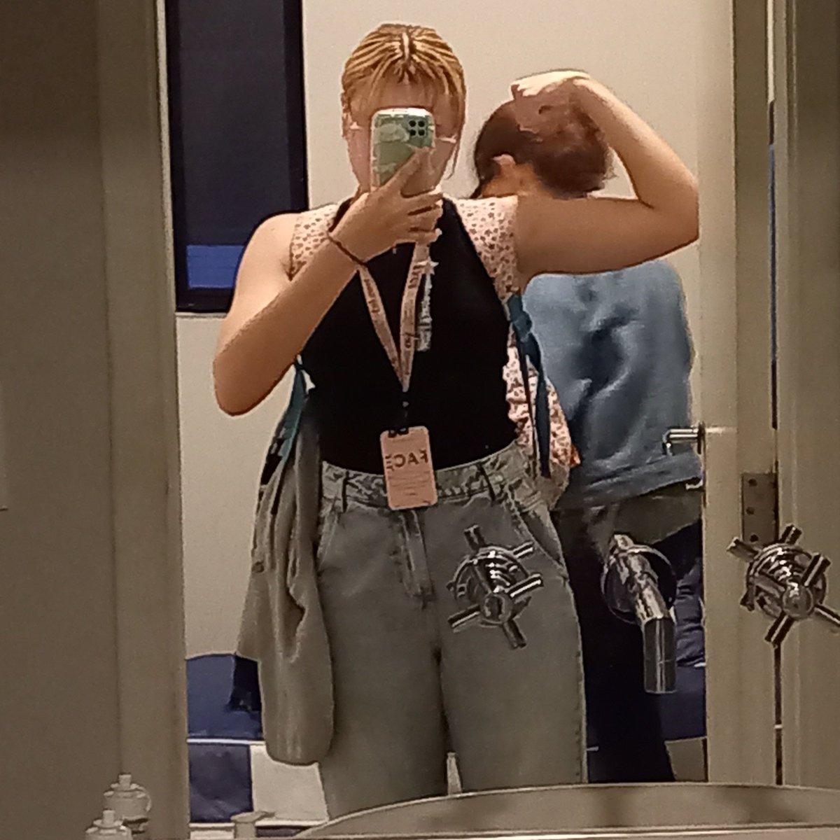 Vem na queda de braço, bts