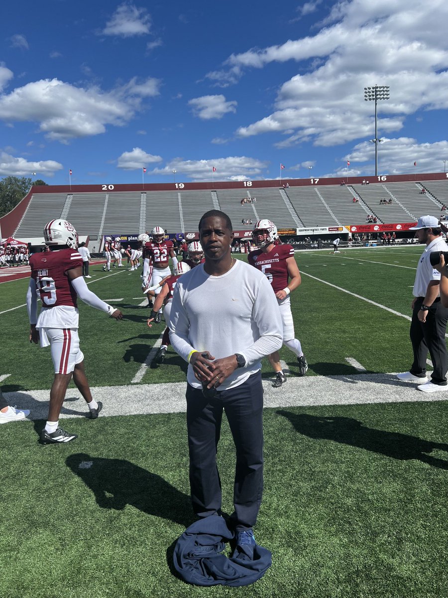Lee Hull (@fbcoachhull42) on Twitter photo Almost game time!! Temple vs UMASS!! Almost game time!! Temple vs UMASS!!
