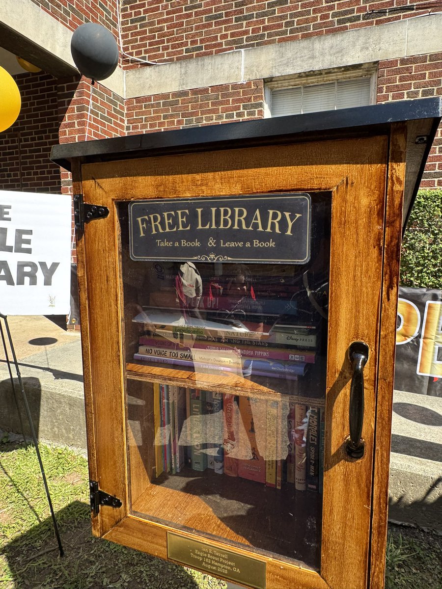 JaredsSuccess's tweet image. 📚✨ Today we unveiled a Free Little Library at First Iconium Baptist Church!

Huge thanks to Eagle Scout &amp;amp; YAC member Ian, his parents Mr. &amp;amp; Mrs. Terrell, our youth council (Khloe, Kallie, Madison, Kylie), and everyone who donated a book.
#YouthLeadership #FreeLittleLibrary