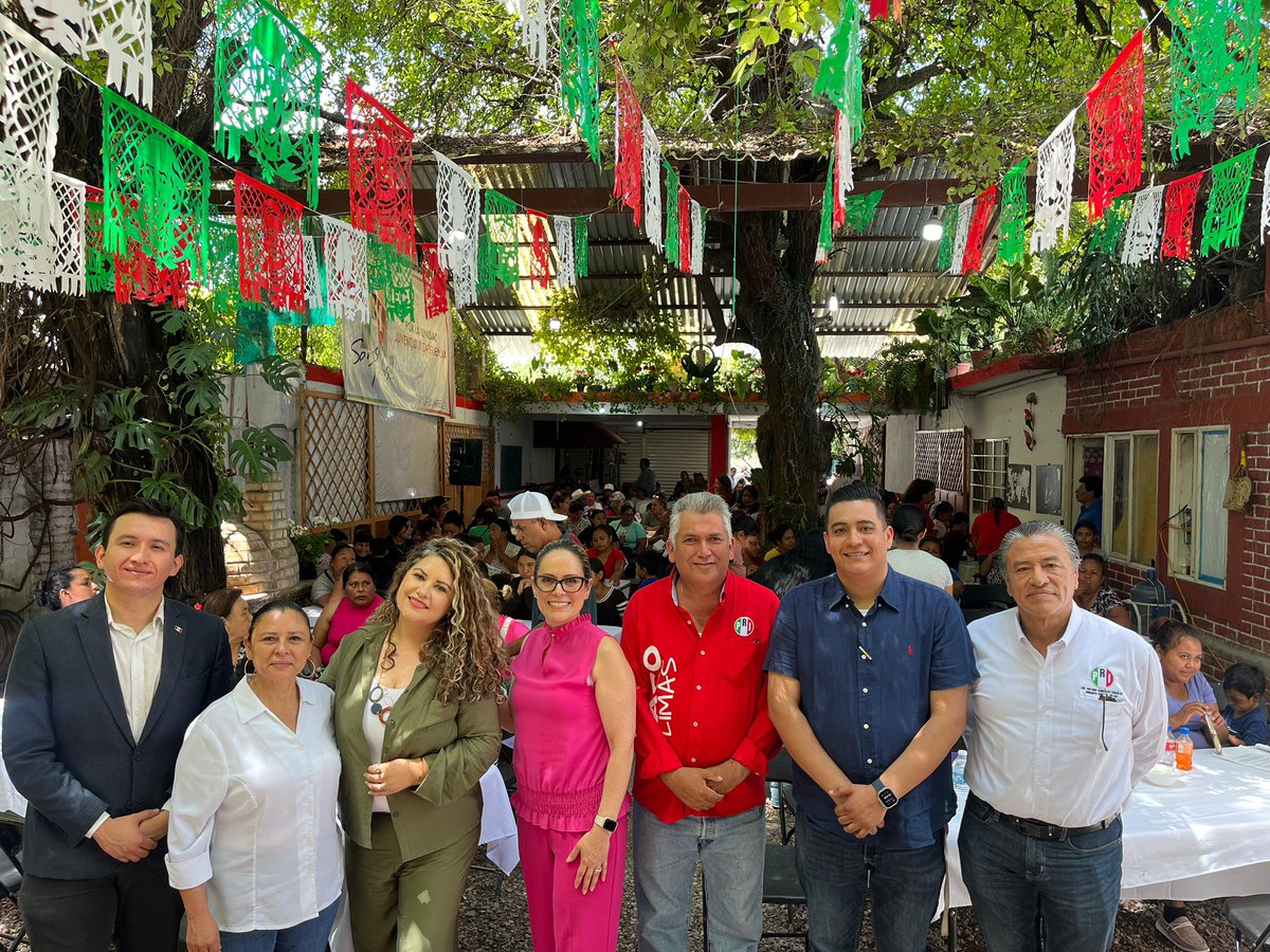PRI_SLP's tweet photo. Hoy en el PRI SLP reafirmamos desde Villa Juárez, que la fuerza también se construye con preparación. Agradecemos a @AnnaLauraMont por impartir el curso “Empoderamiento Femenino”. 
Nos acompañaron nuestro Secretario Paco Limas - Tamuín, la presidenta municipal de Villa Juárez Lisa Avigail Izaguirre, el Presidente Honorario del Sistema Municipal DIF Juan Manuel Almazán, el Presidente del Comité Directivo Municipal PRI el Mtro. Osvaldo Cruz Martínez, la Secretaria General del Comité la Mtra. María Guadalupe Mata Gone, la Regidora Olivia Rodríguez Castro, el Regidor Víctor Manuel Rodriguez Nieto, el Regidor Víctor Manuel Rios Reyes, la Síndico Mpal. Lic. Antonia Guadalupe Reyes Banda, nuestros líderes de los sectores Abraham Cortés del IRH, Anel Fernanda del Onmpri y Luis Antonio González del MT. 
¡Seguimos firmes, unidos y listos para lo que viene!"
#EmpoderamientoFemenino #PRISLP #AmorPorSanLuis