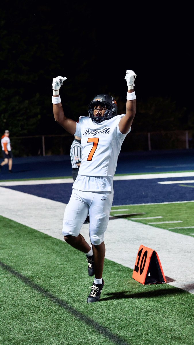 nick0ri's tweet photo. First dub with my new family ❤️❤️❤️ Many more to come ! 
#Week1 #FNL 
@LHSWildcatsFB @CoachDShack @Sports4Illinois https://t.co/lzgsrO7fMm