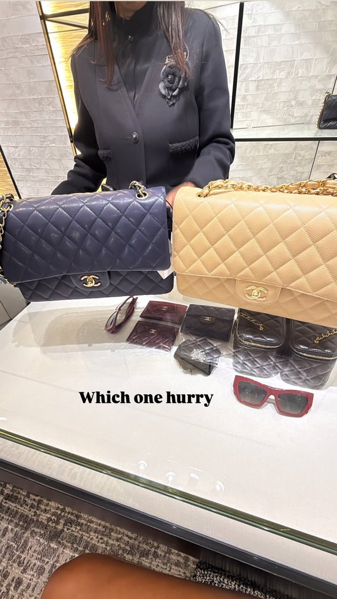 CraveHerGoods's tweet image. It's a “me” day.