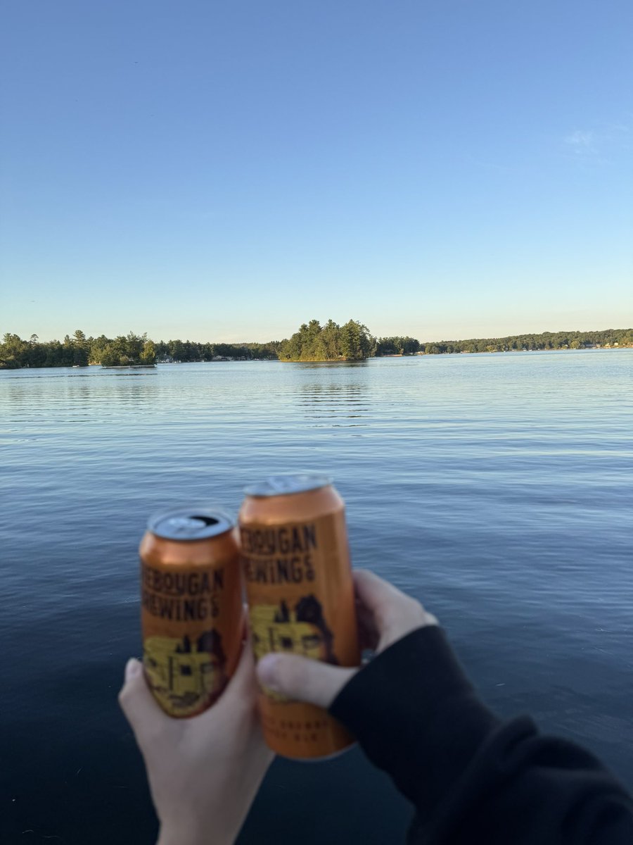 Idgaf about a chart, I’m at the beach with <a href="/AeonG1rl/">AEON G1RL 💹🧲</a>