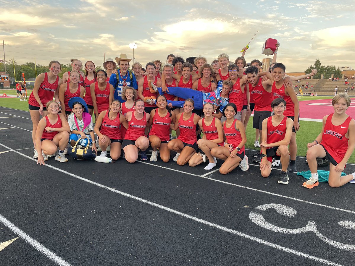 LawrenceHighCC's tweet image. What a stellar 2nd week of XC! Had our Jamboree where the kids did a fun clothing-swap relay, we held our 3rd Chesty’s Run-A-Thon fundraiser, and then concluded with a breakfast potluck! Great things are coming from this team and we are so excited! 
#teamfirst #chestyculture 🦁💪